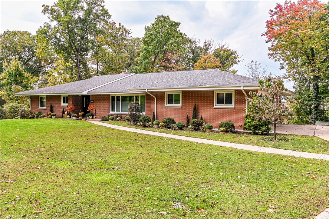 219 Maple Dr — photo