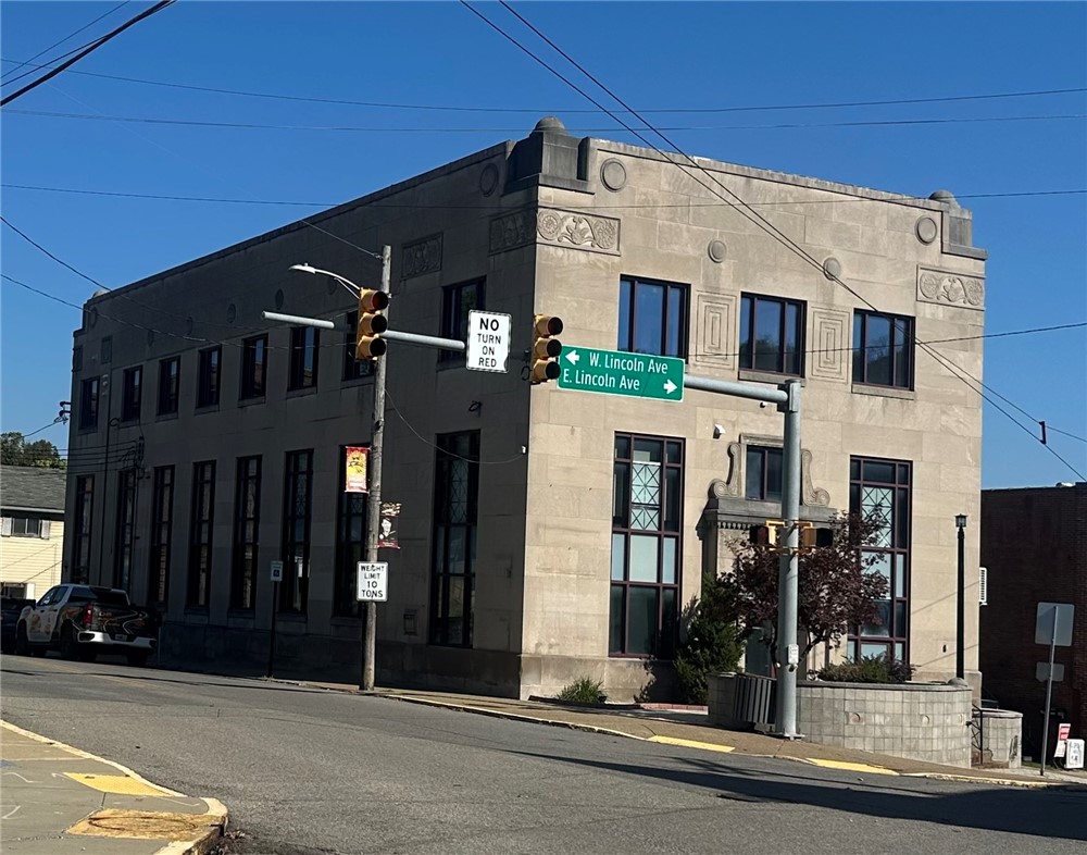 101 E Lincoln — photo
