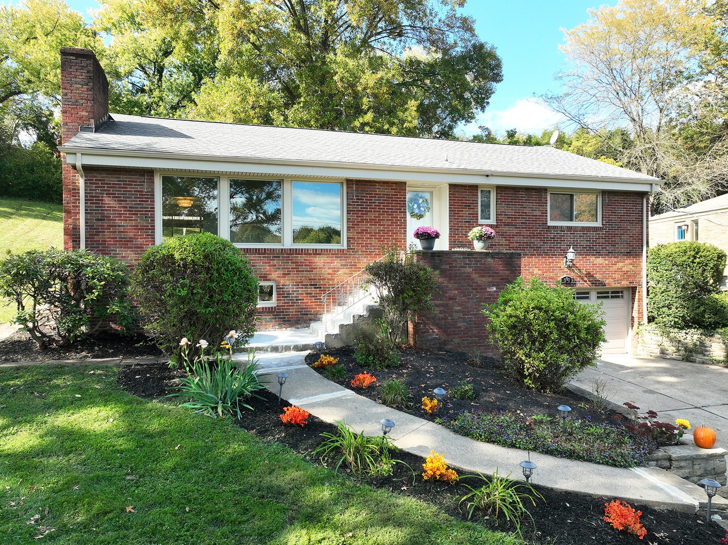 998 Lakemont Drive — photo