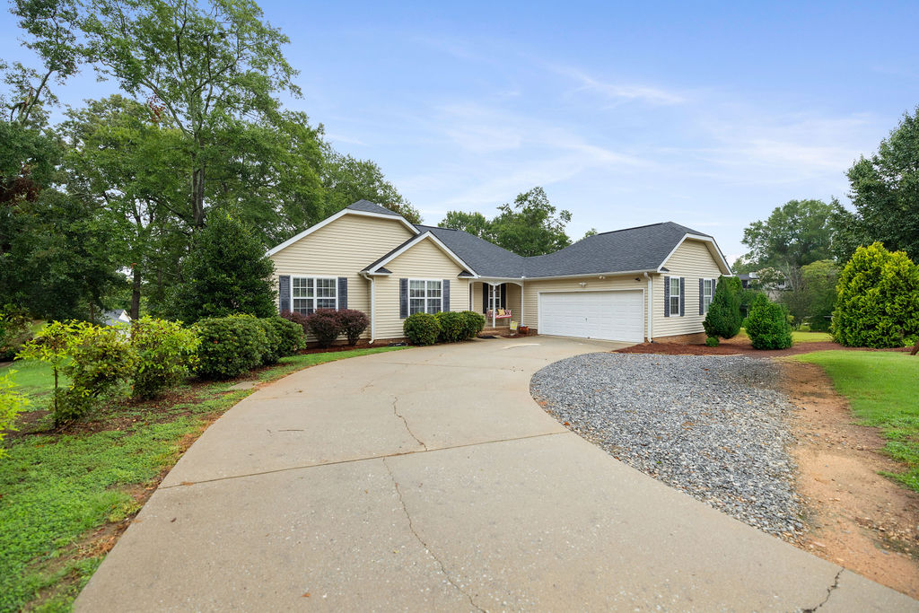 109 Coachman Court — photo