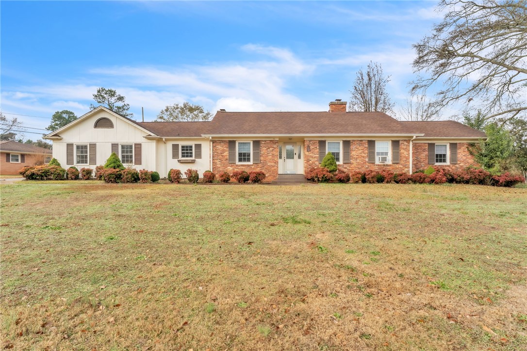 300 Woodfern Circle — photo