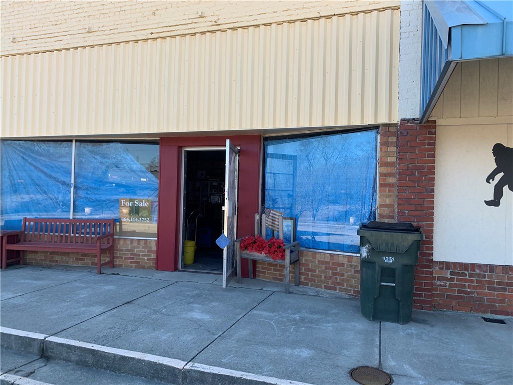 212 E Main Street — photo