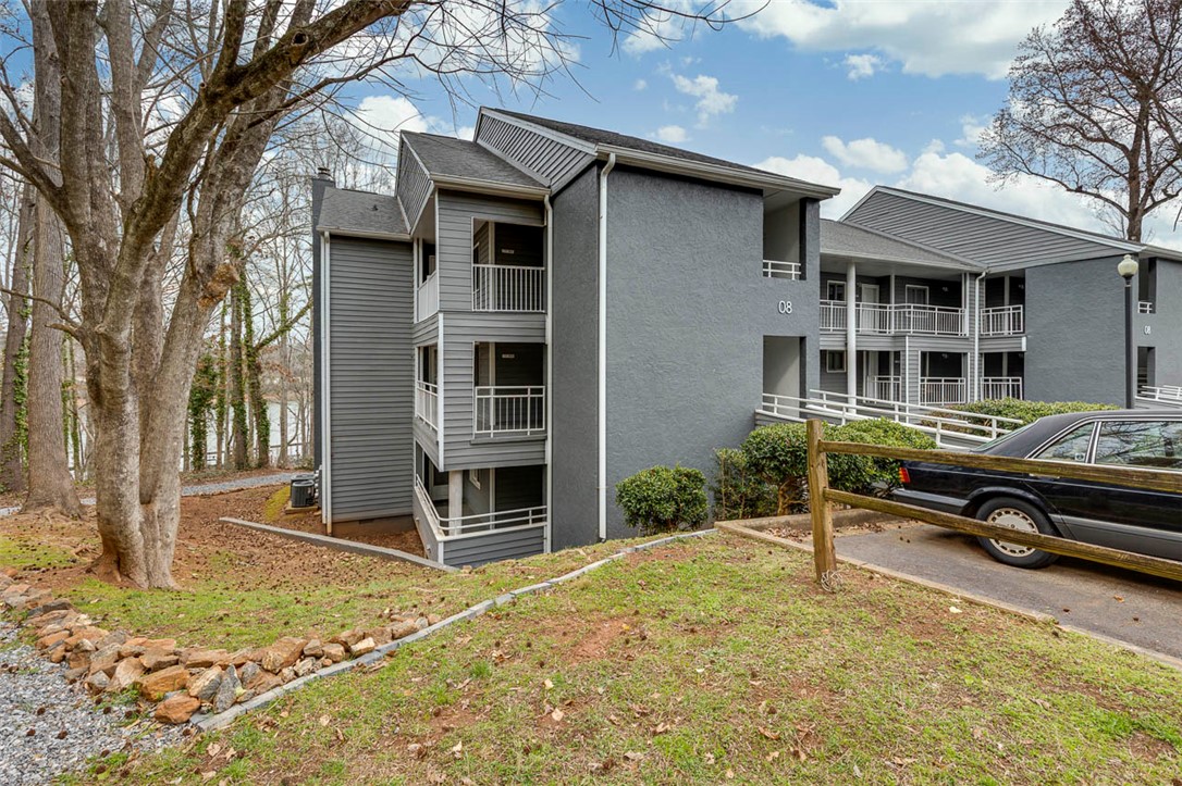 805 Northlake Drive — photo