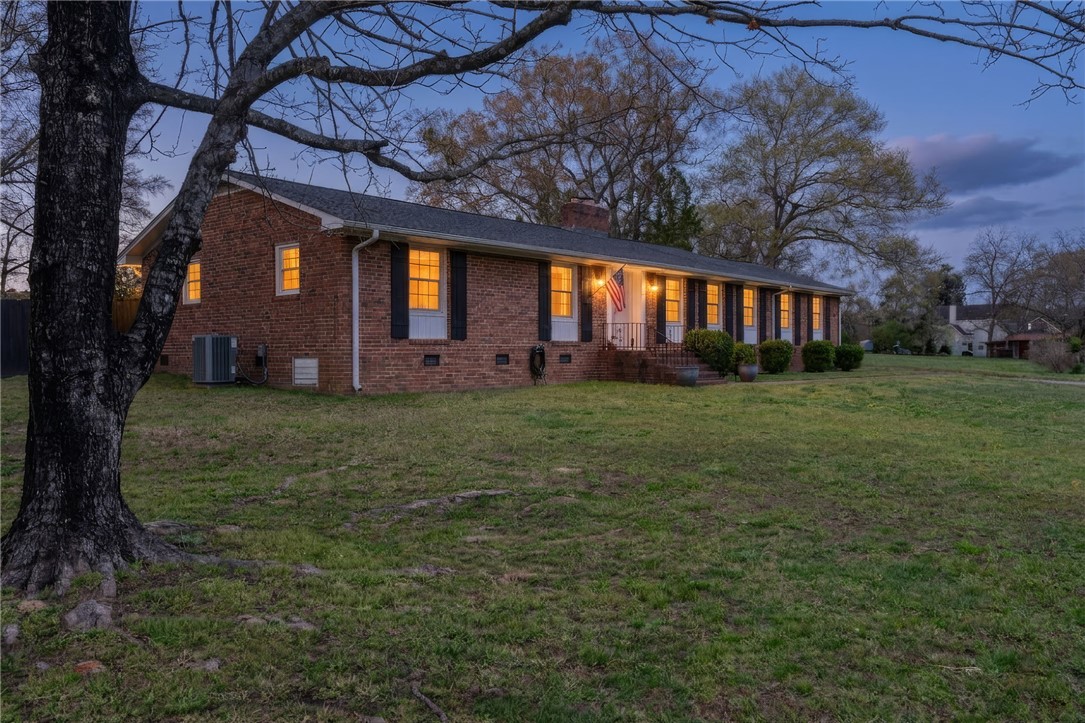 300 N Green Street — photo