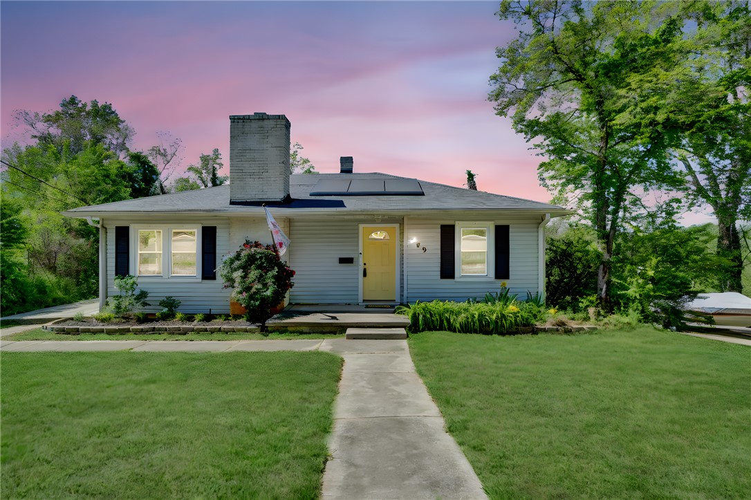 309 Pineview Drive — photo