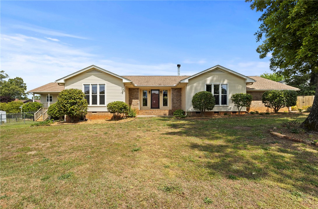 1011 Sierra Drive — photo