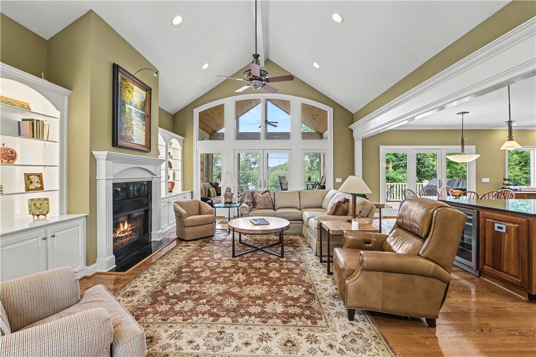 216 Winding Oaks Drive — photo
