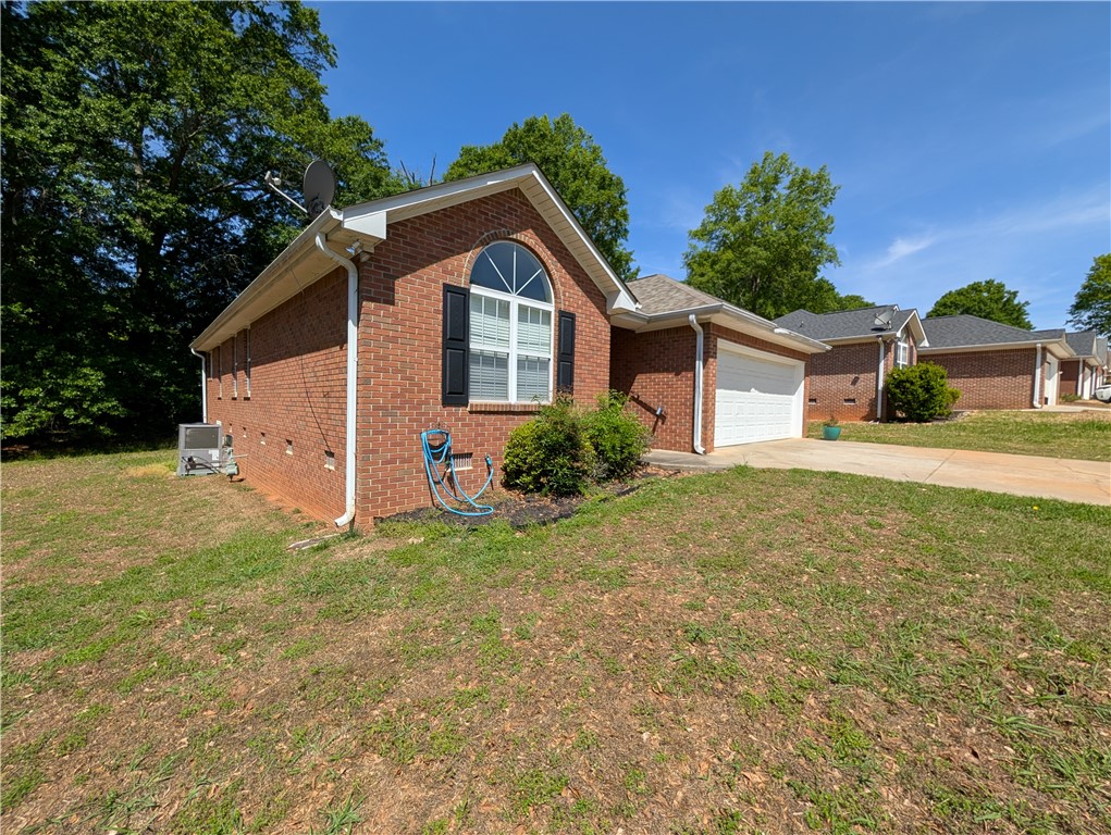 124 Woodbridge Court — photo