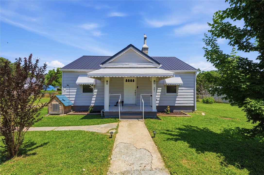 301 Pecan Drive — photo