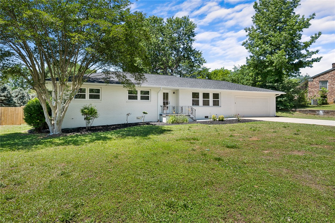 2301 Lindale Road — photo
