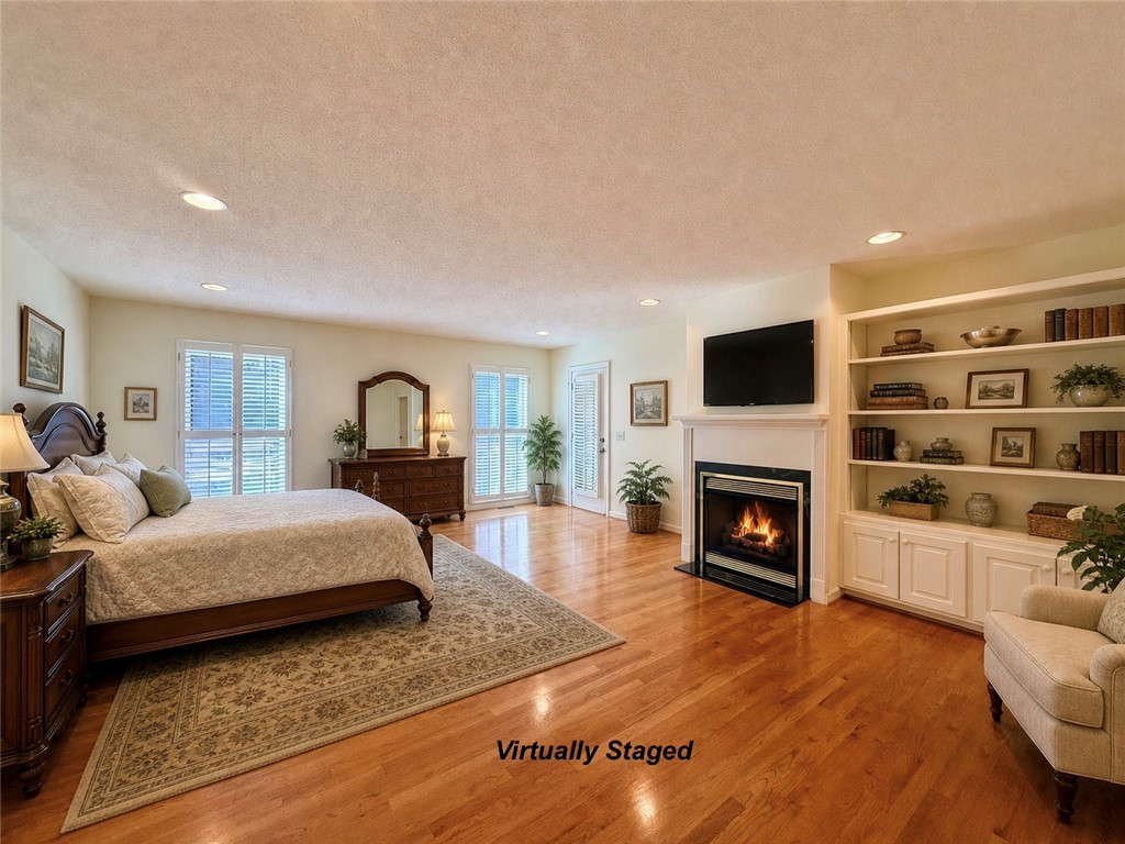 208 Oak Hollow Court — photo