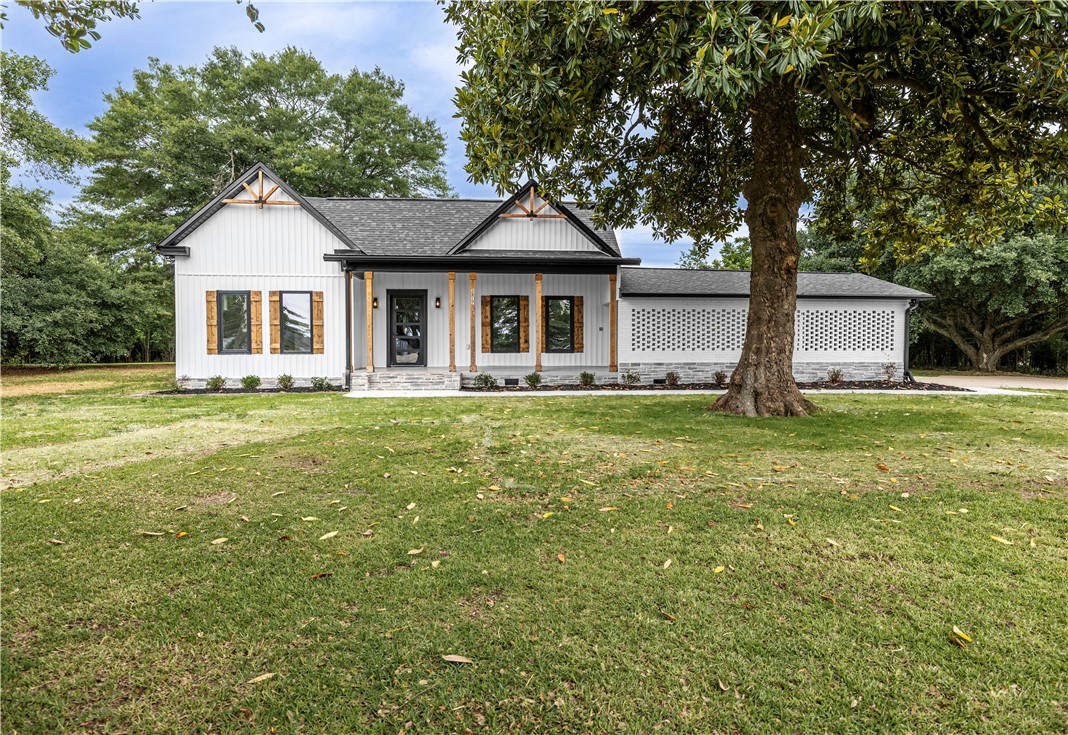 2817 Broadway Lake Road — photo