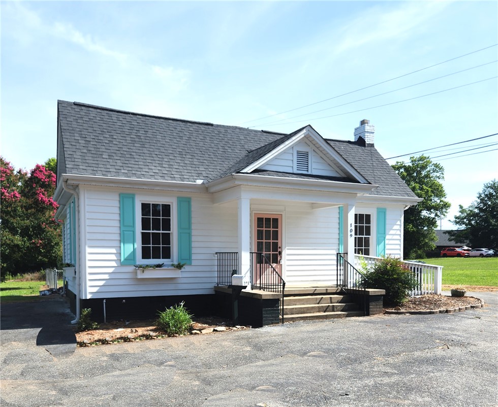 109 E Highland Avenue — photo