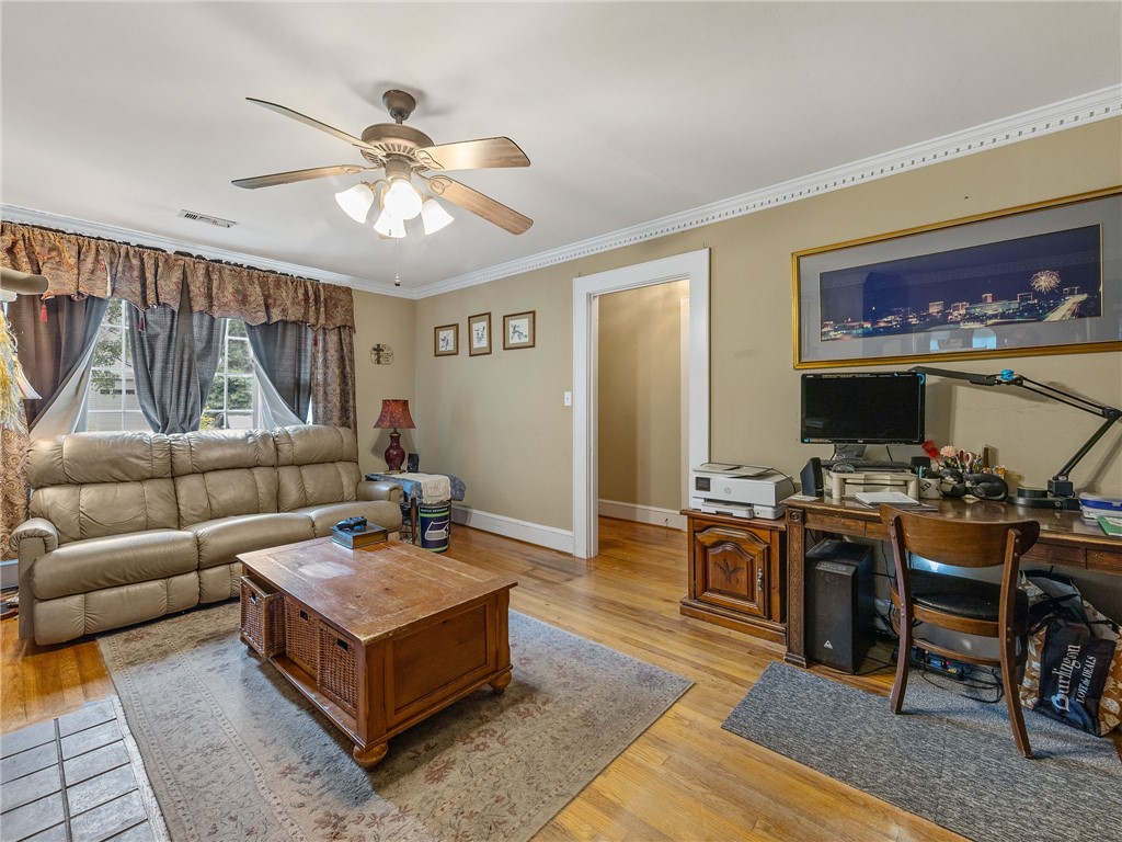 500 Courtney Drive — photo