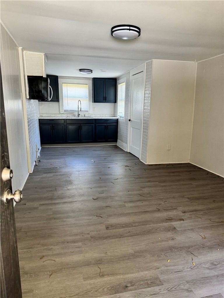201 Hunters Court — photo