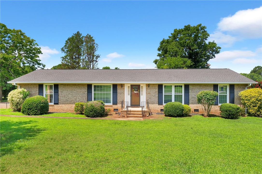 102 Sheffield Drive — photo