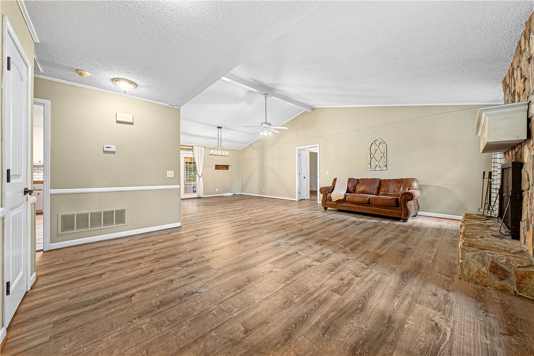 121 White Oak Drive — photo