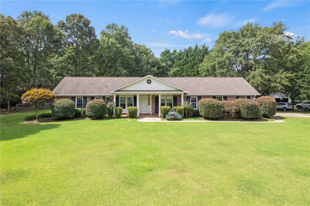 200 Pine Wood Drive — photo