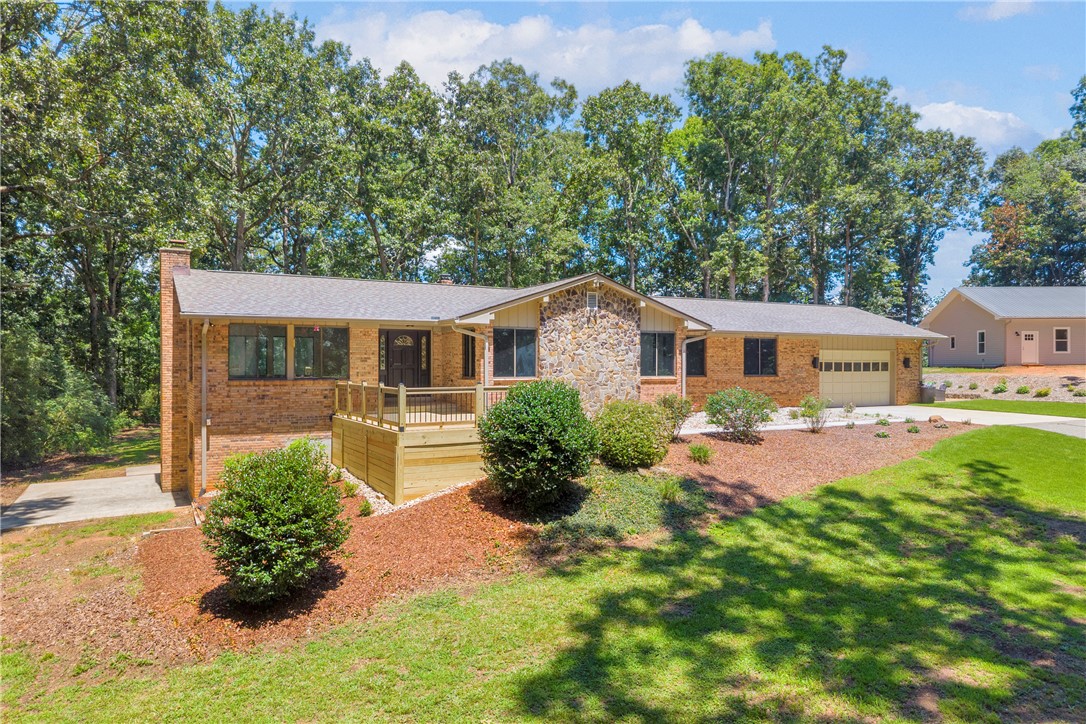 169 Castlewood Drive — photo