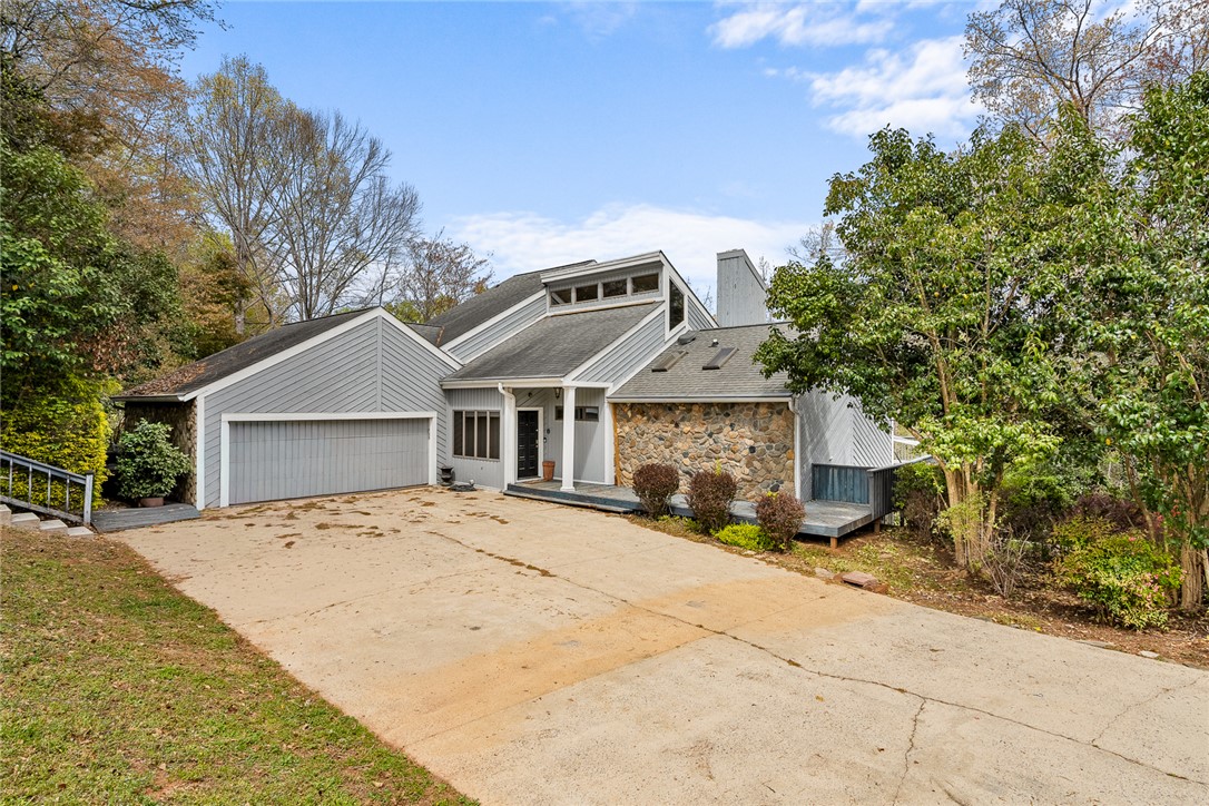 1493 Iroquois Drive — photo
