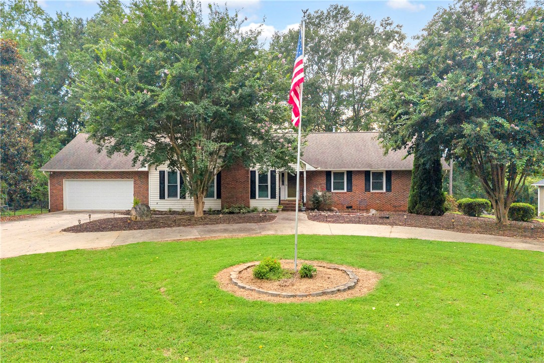 103 Colleton Court — photo