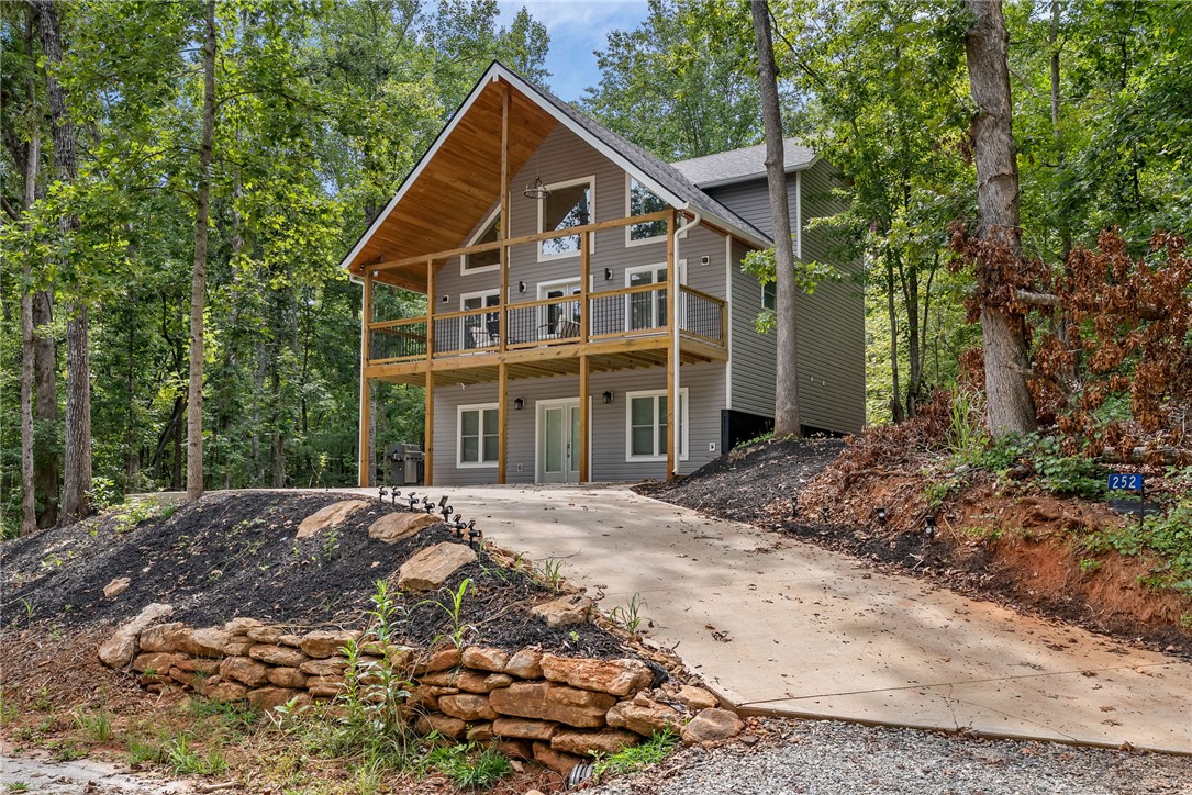 252 Dogwood Drive — photo