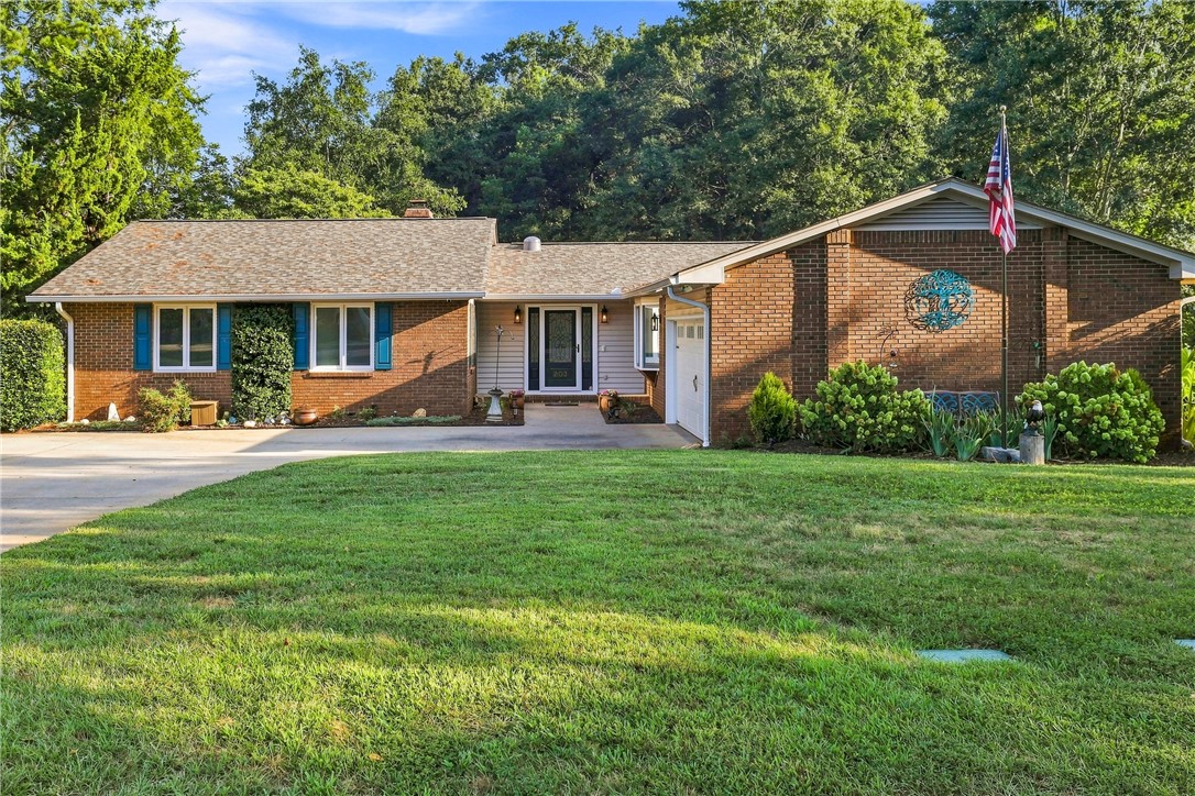 203 Knoxwood Court — photo