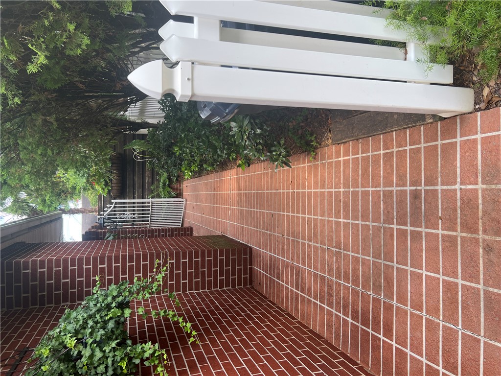610 W Fredericks Street — photo