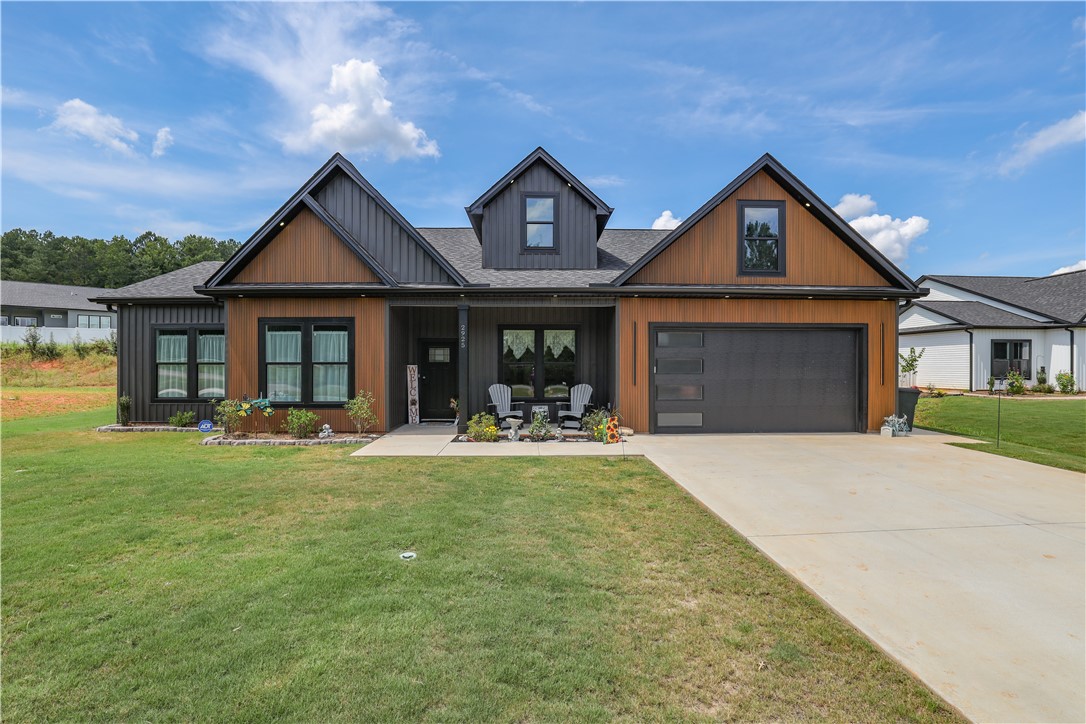 2925 Old Greenville Highway — photo