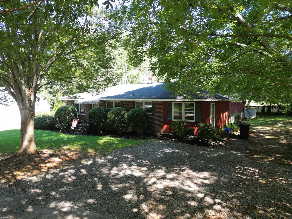 521 E Main Street, Pendleton, SC 29670 — photo 3