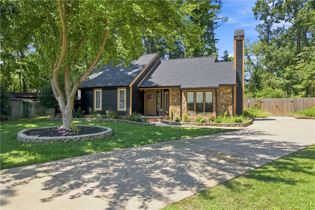 402 McCrary Court — photo