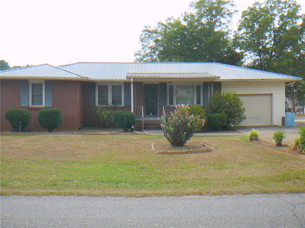 318 Fretwell Drive — photo