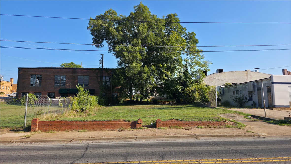 210 W Market Street — photo