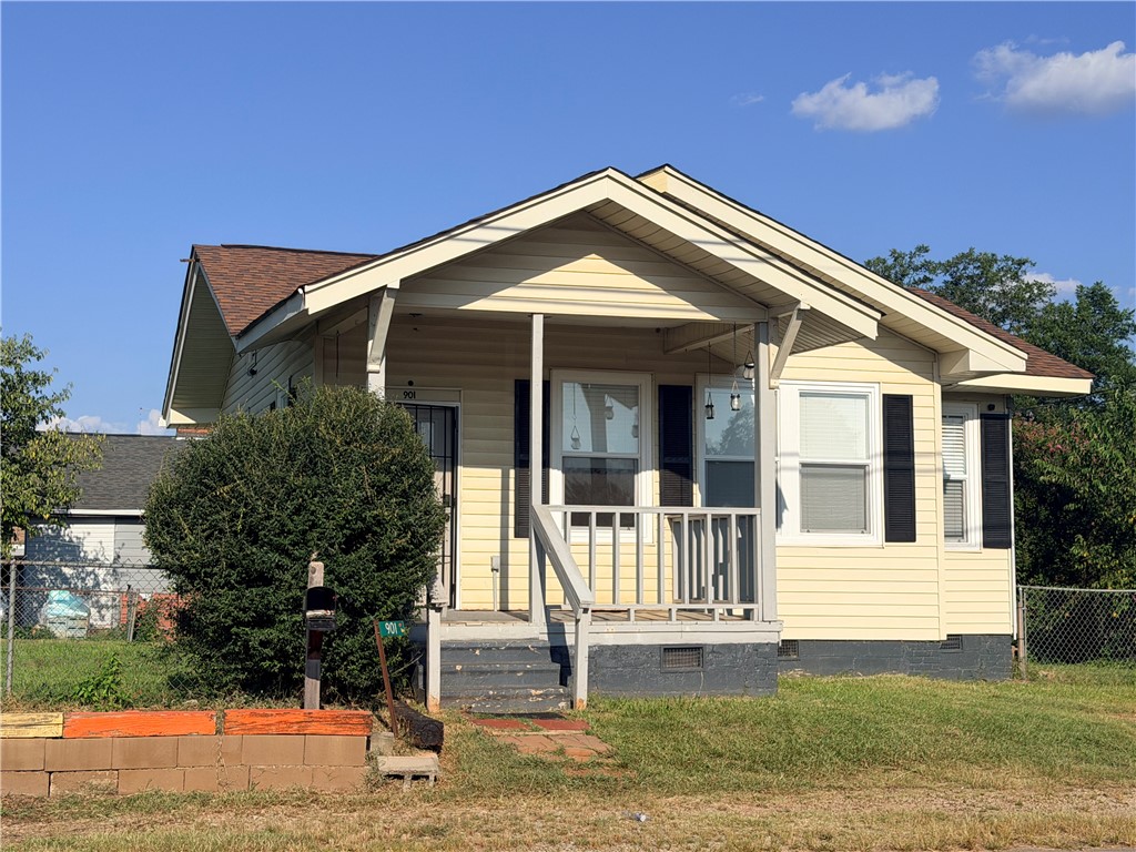 901 Goddard Avenue — photo