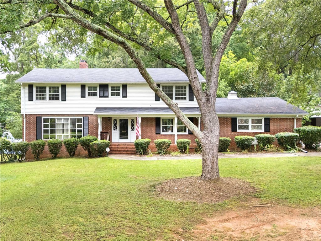 200 Sherwood Drive — photo