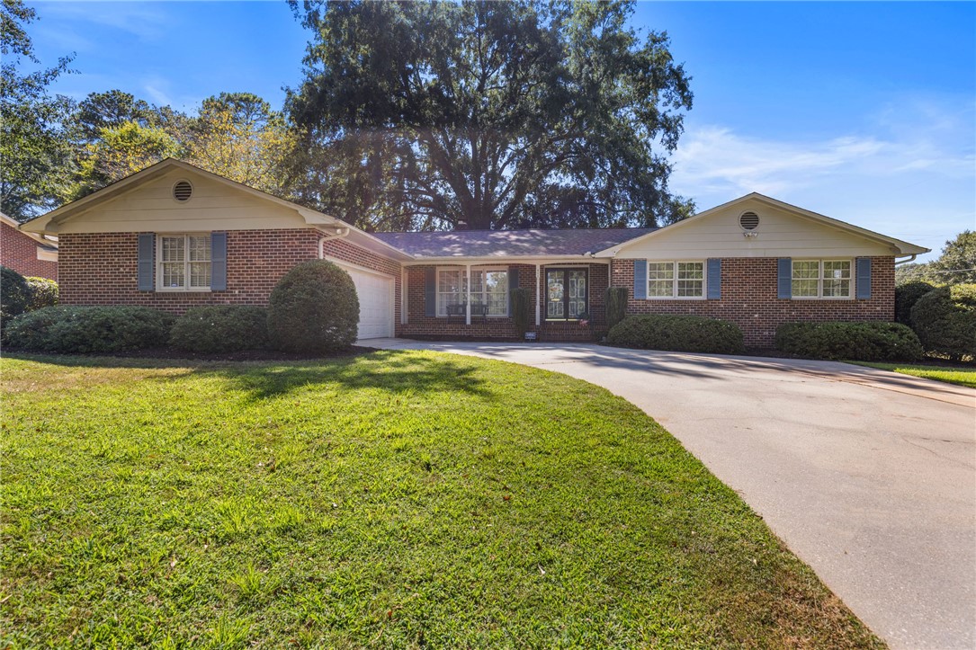 711 Woodfield Drive — photo