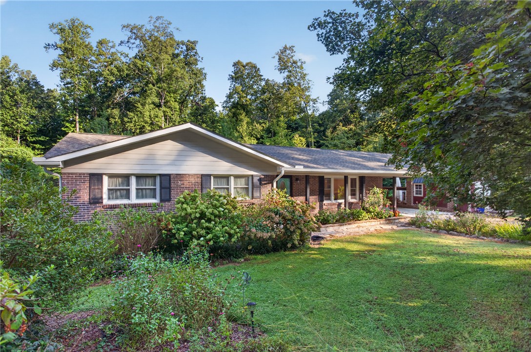 105 Laurel Lane — photo