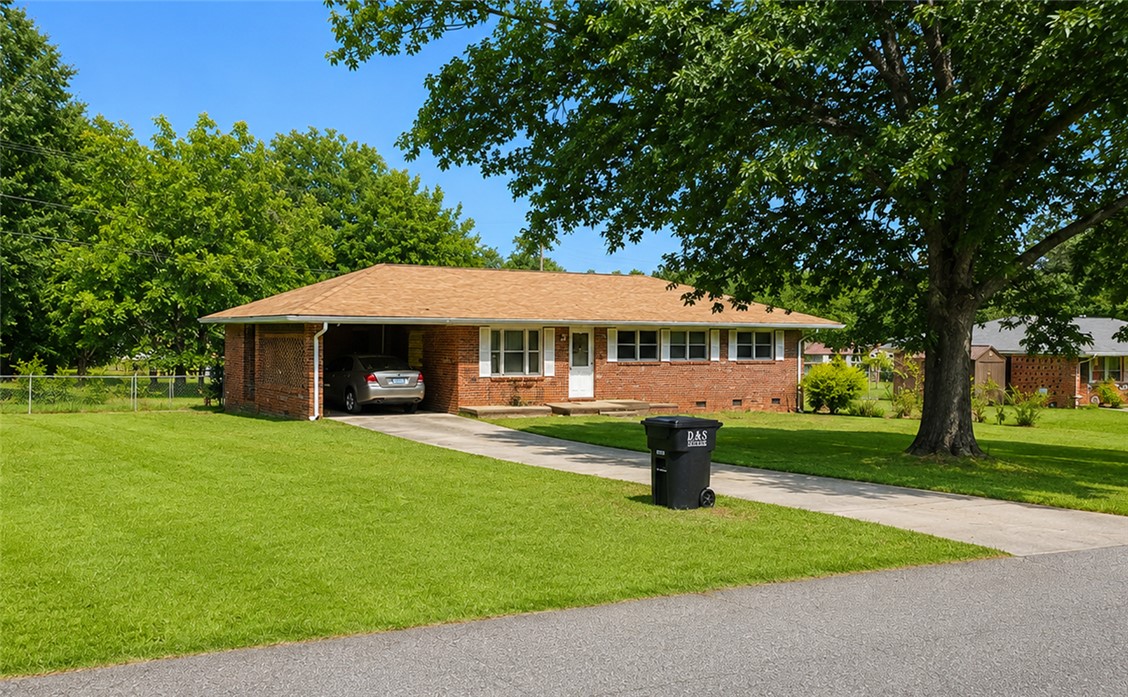 1033 Hickory Lane — photo