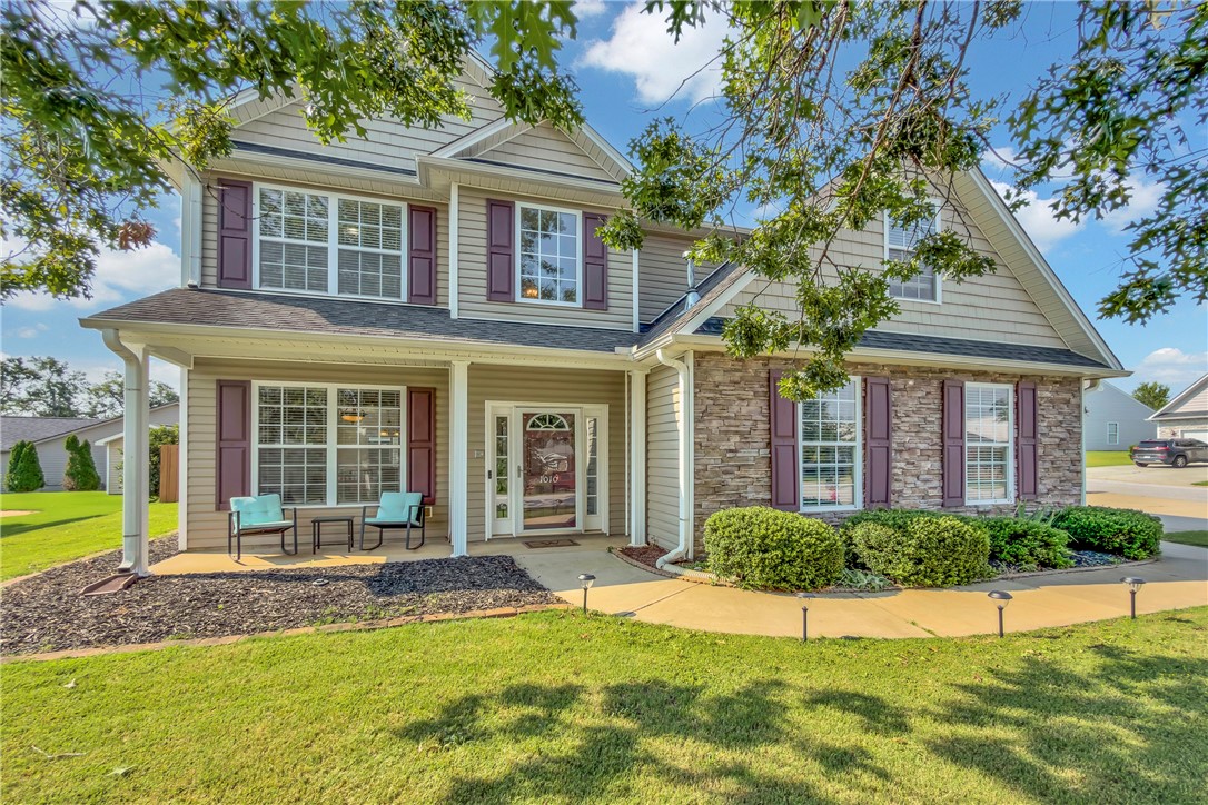 1010 Blythwood Drive — photo
