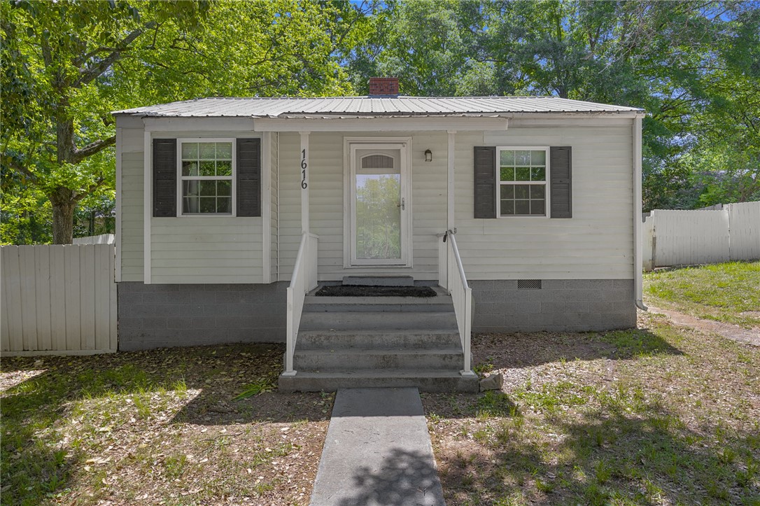 1616 Meadowbrook Circle — photo