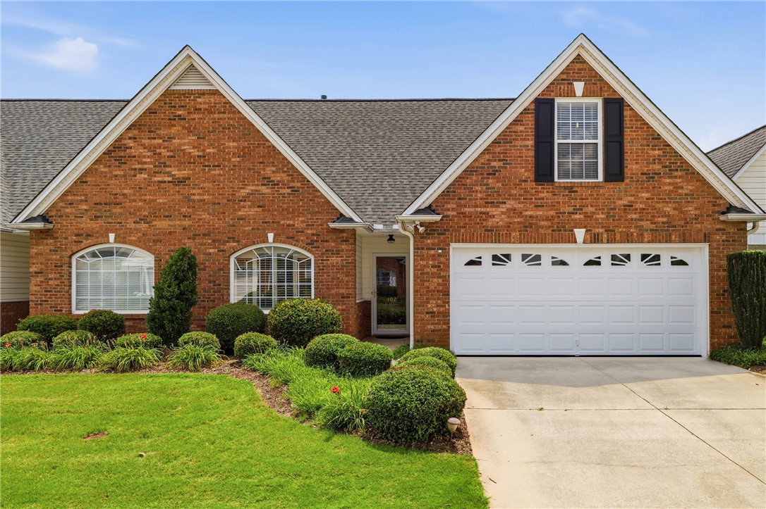 102 High Crest Court — photo