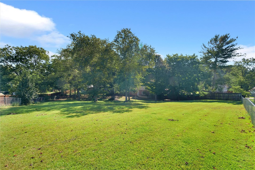 105 Sunset Court — photo