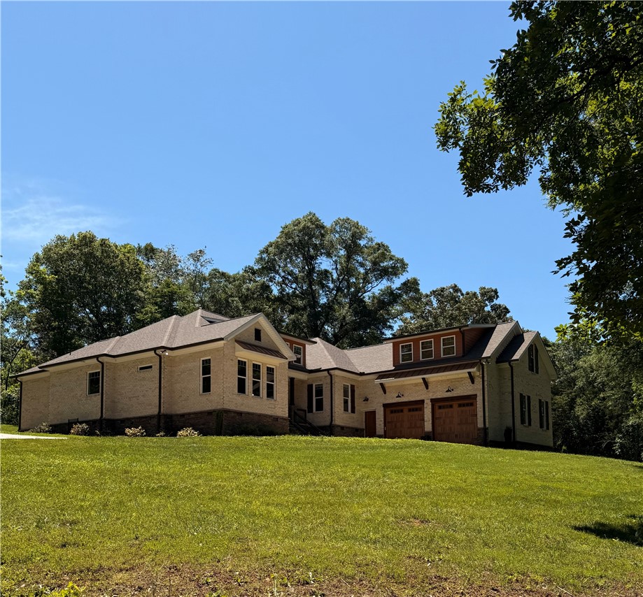 102 Misty Oaks Lane — photo