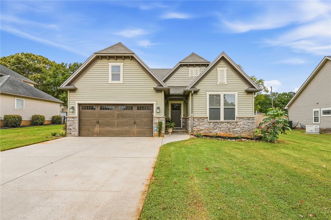 1011 Drakes Crossing — photo