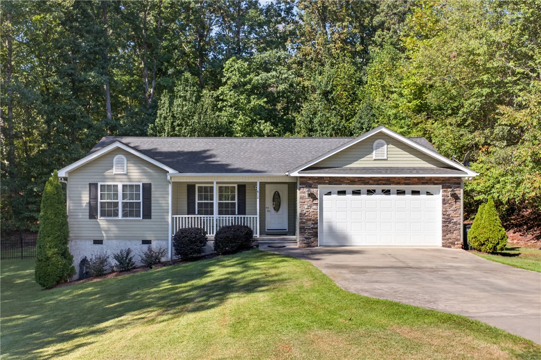 812 White Oak Hill Drive — photo