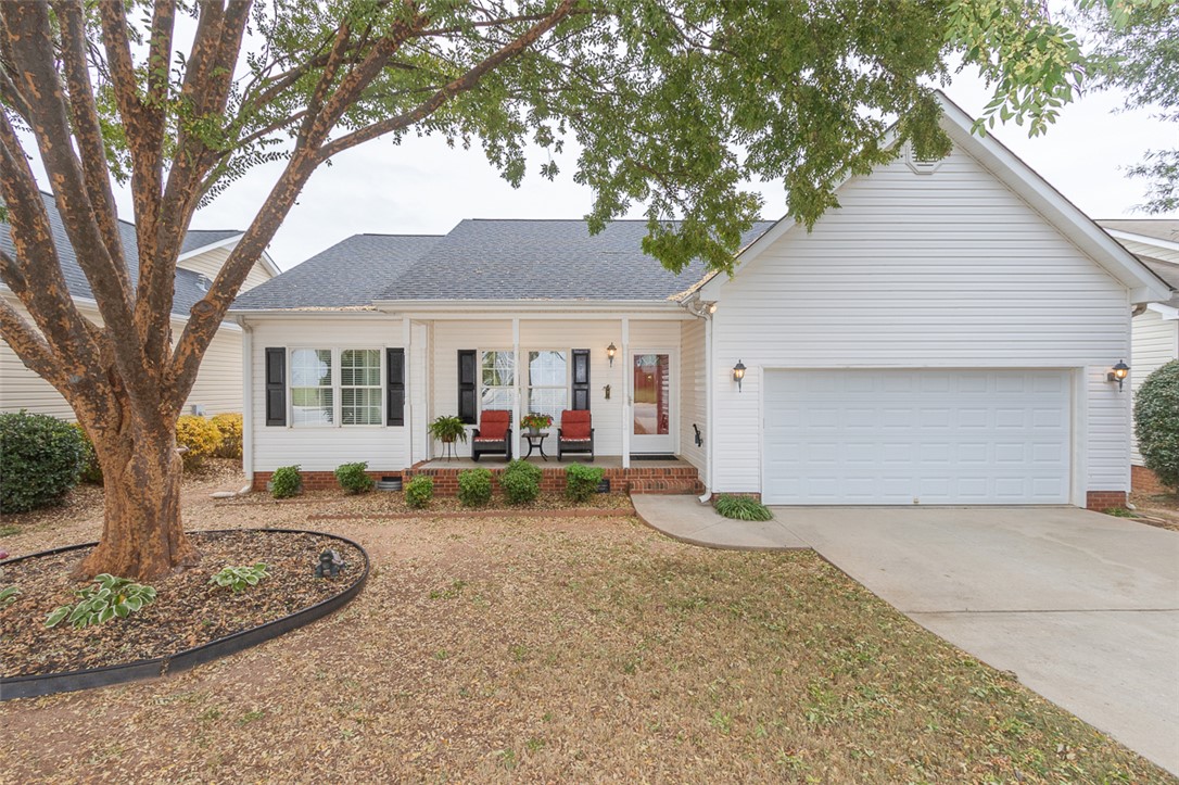 152 Elliott Circle — photo