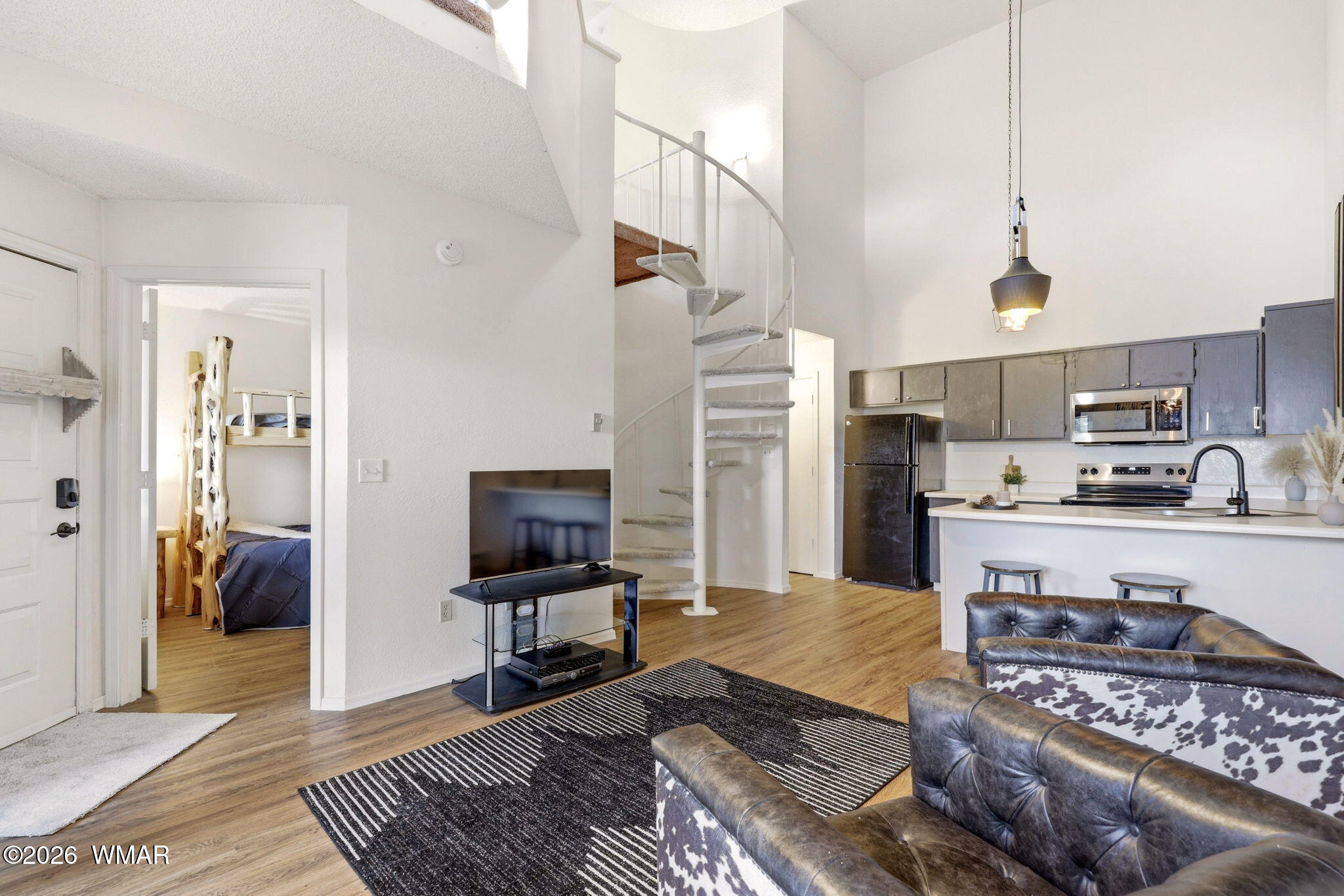 2700 S White Mountain Road 1025 — photo