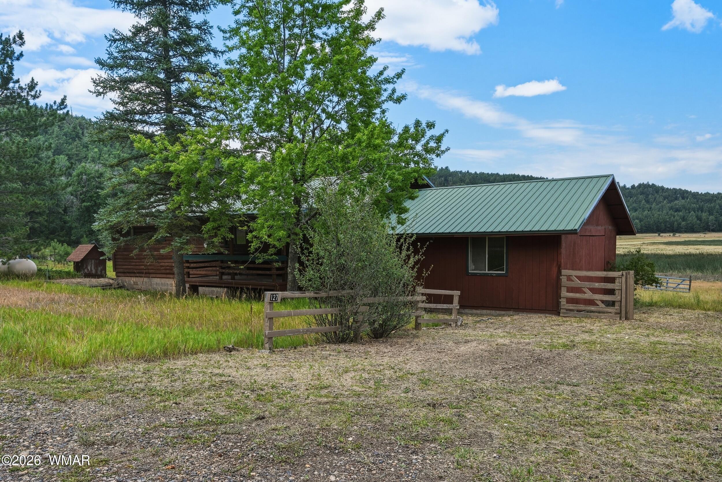 127 Lakeview Court — photo
