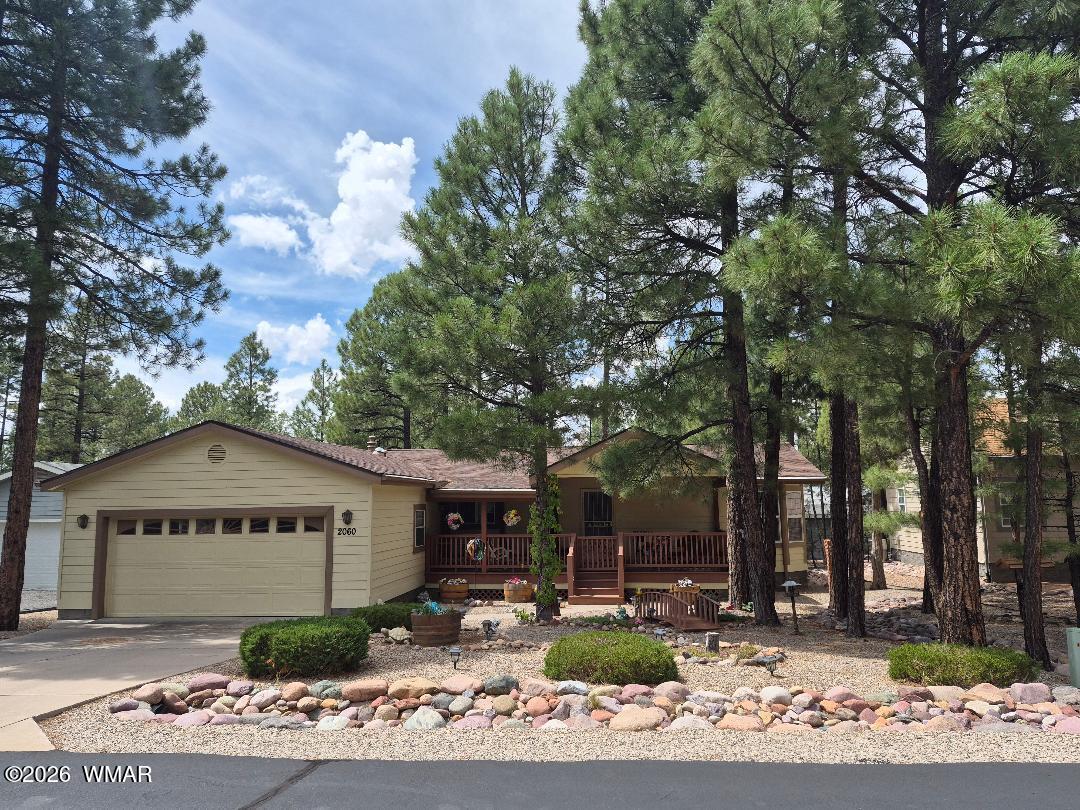 2060 Pineview — photo