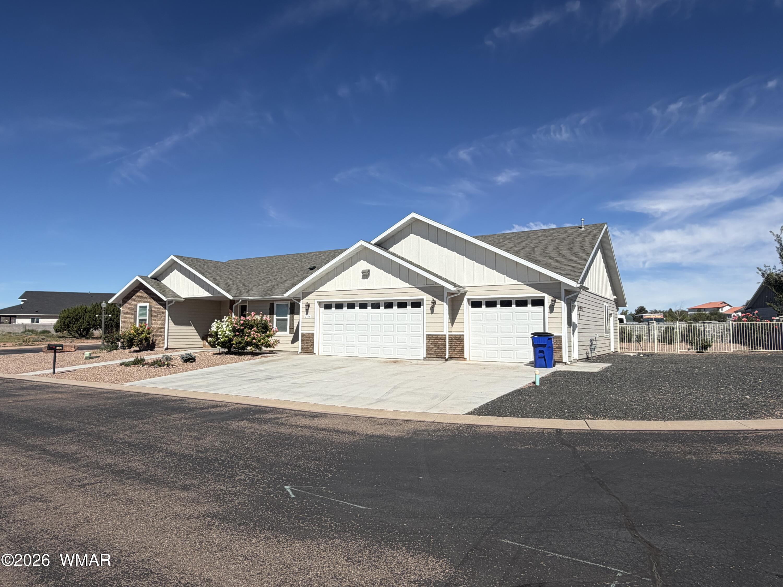 2176 W Arrowhead Road — photo